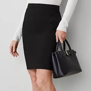 👓ANN TAYLOR SEAMED PENCIL SKIRT IN BI-STRETCH